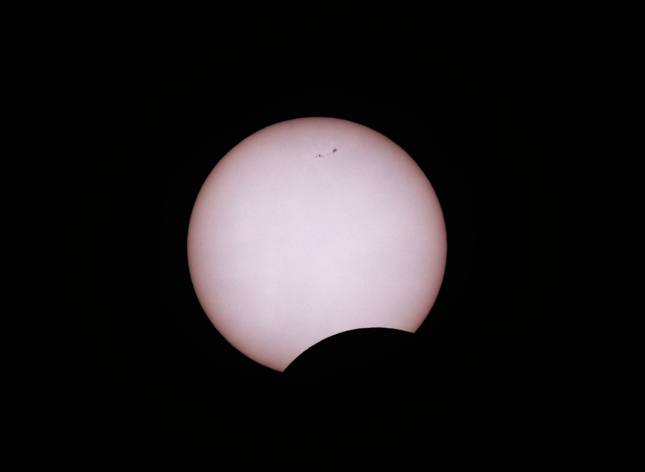 http://spaceweather.com/eclipses/15jan10/Niloofar-Khavari-NKhavari1.jpg