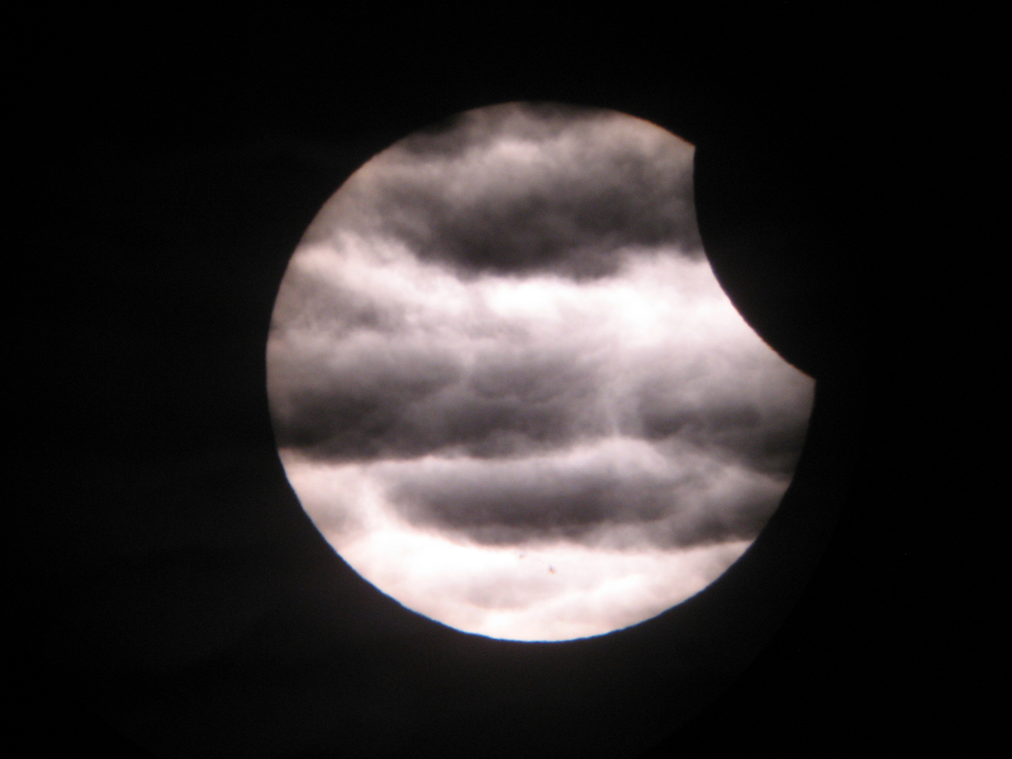 http://spaceweather.com/eclipses/15jan10b/GAibor-Balogh1.jpg