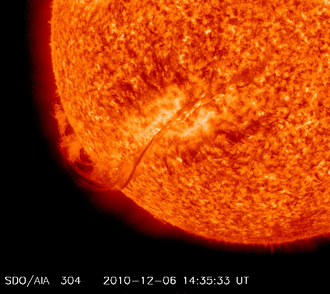 http://spaceweather.com/images2010/06dec10/epicblast2.gif?PHPSESSID=vb7apelejh4t4qncq89vdrdea4