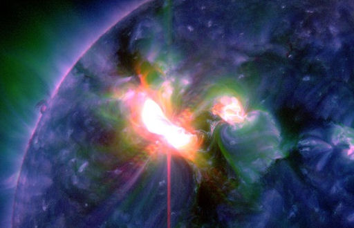 Violente éruption de classe X-5 sur le Soleil