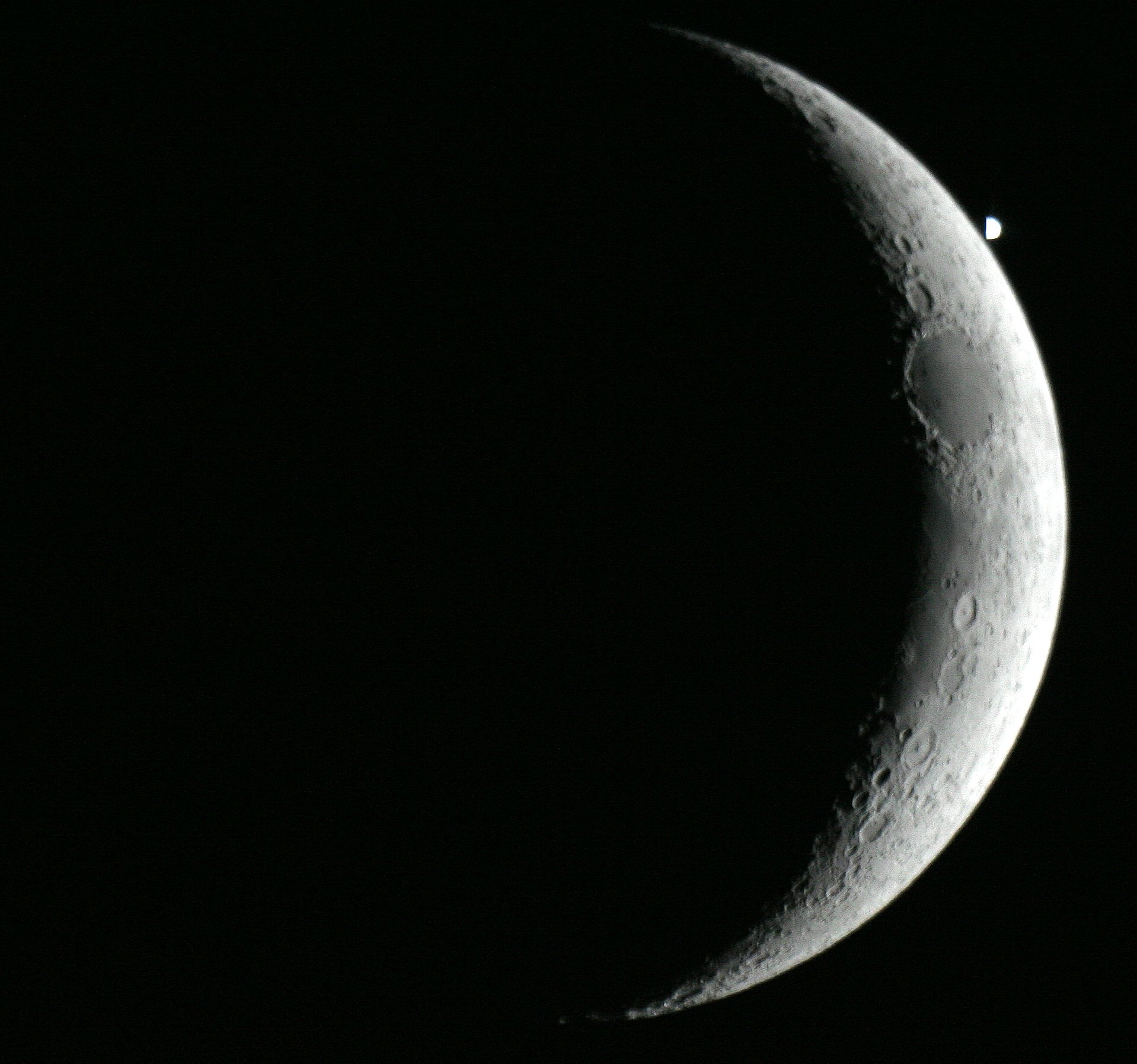 18 день луна. Луна 18.11.2008. Луна 18 сентября 2002 года. Луна 18 ноября 2005 года. Луна 18.02.2005.