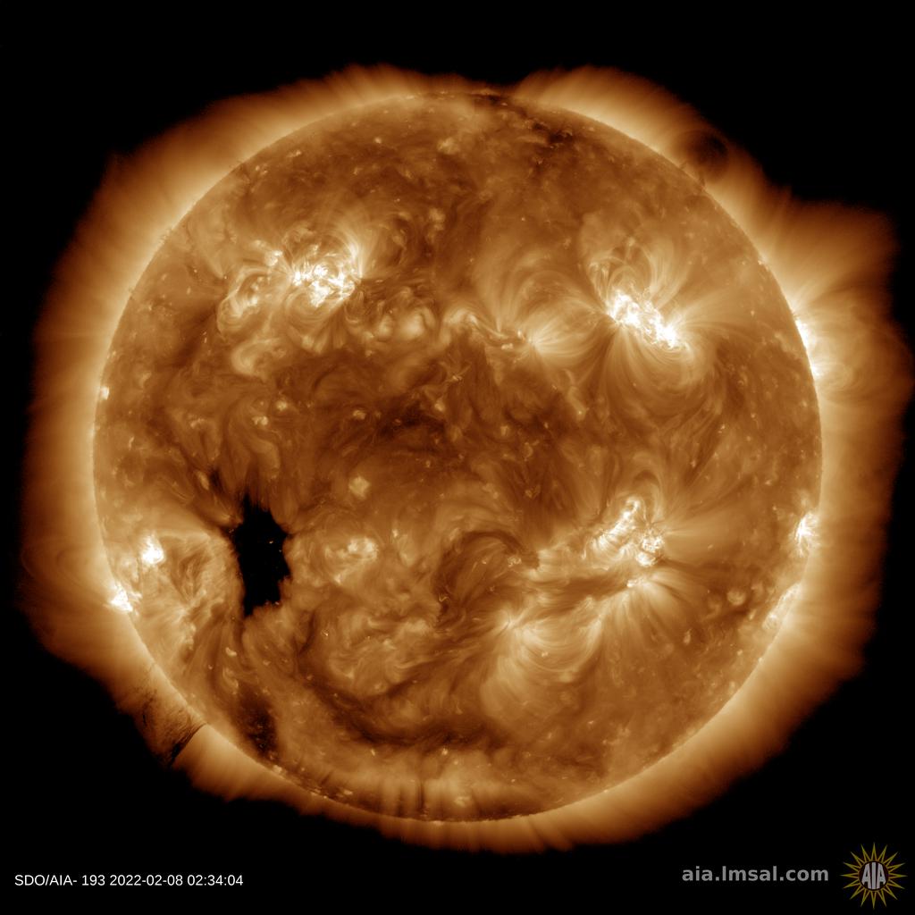 Вспышка на солнце 2023 ноябрь. Коронарная дыра на солнце.