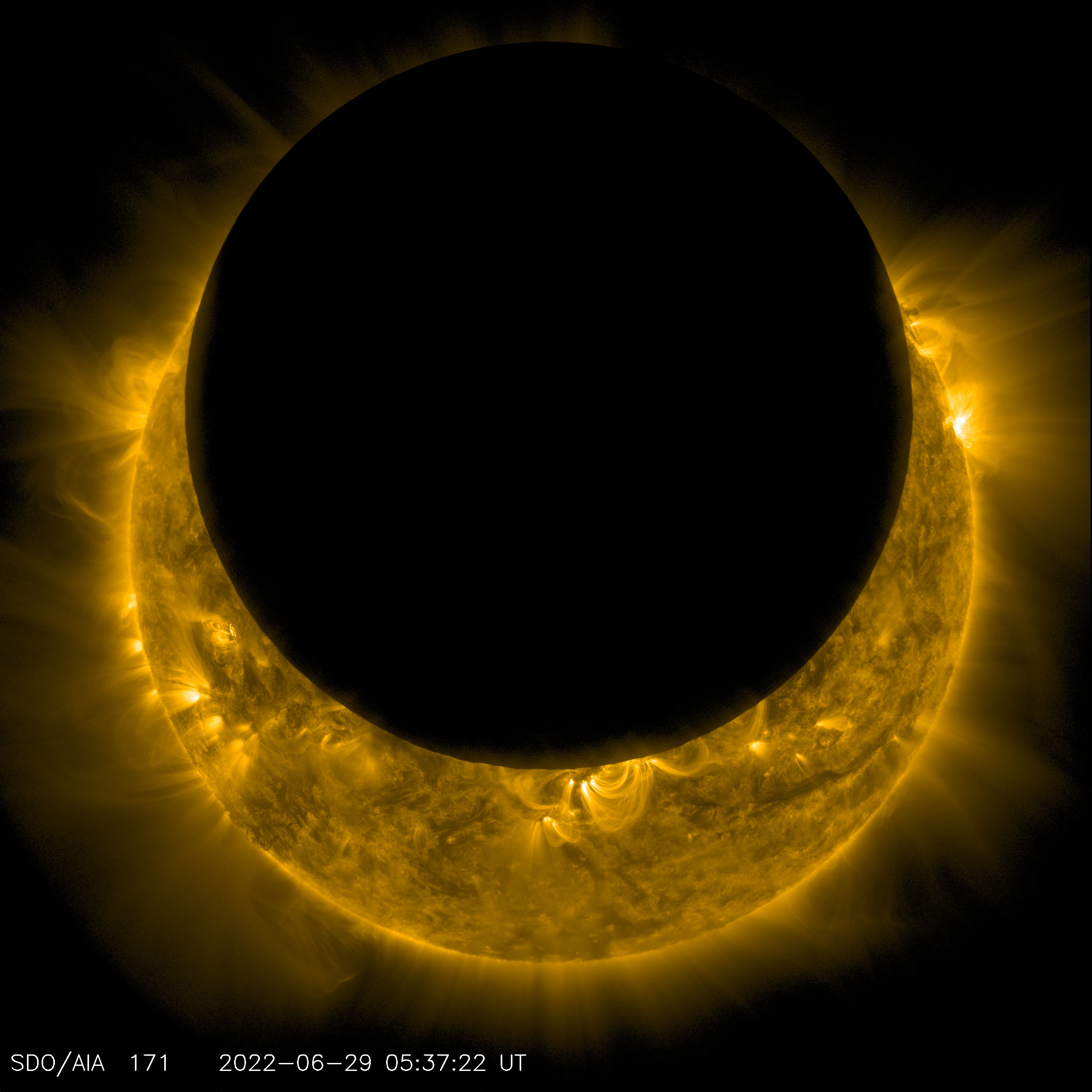Где можно увидеть солнечное затмение 8 апреля. Затмение солнца 2022. Солнечное затмение 25 октября 2022. Лунное затмение. Солнечное затмение из космоса.