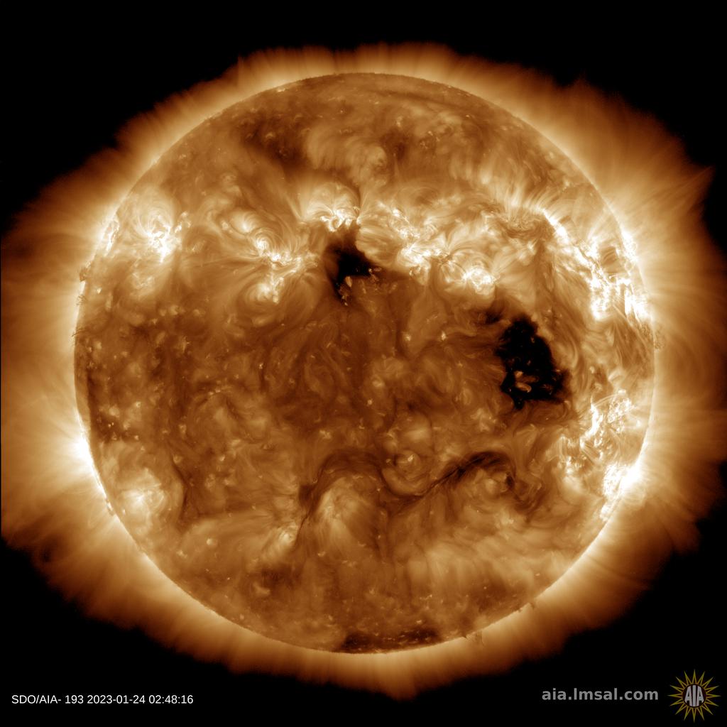 Черное солнце 2023 года. Самая большая корональная дыра на солнце. Солнце 2023. Как выглядит солнце в 2023 году. Всплеск на солнце 2023.